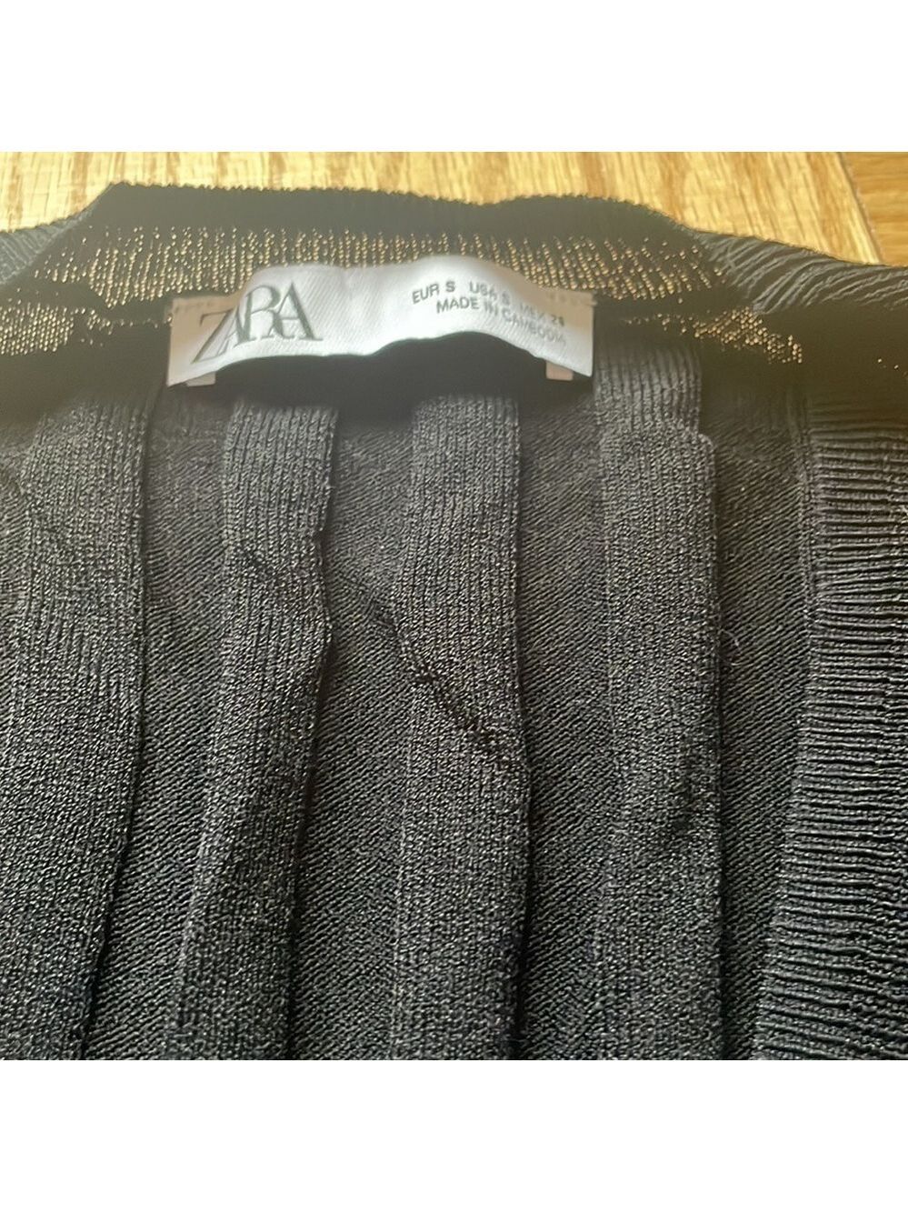 Zara Black V-Neck Sweater Small - Picture 2 of 4